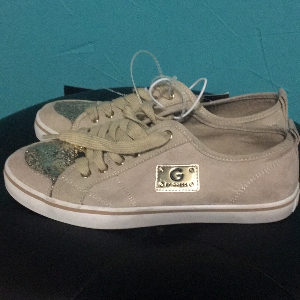 New with tags Guess women’s sneakers